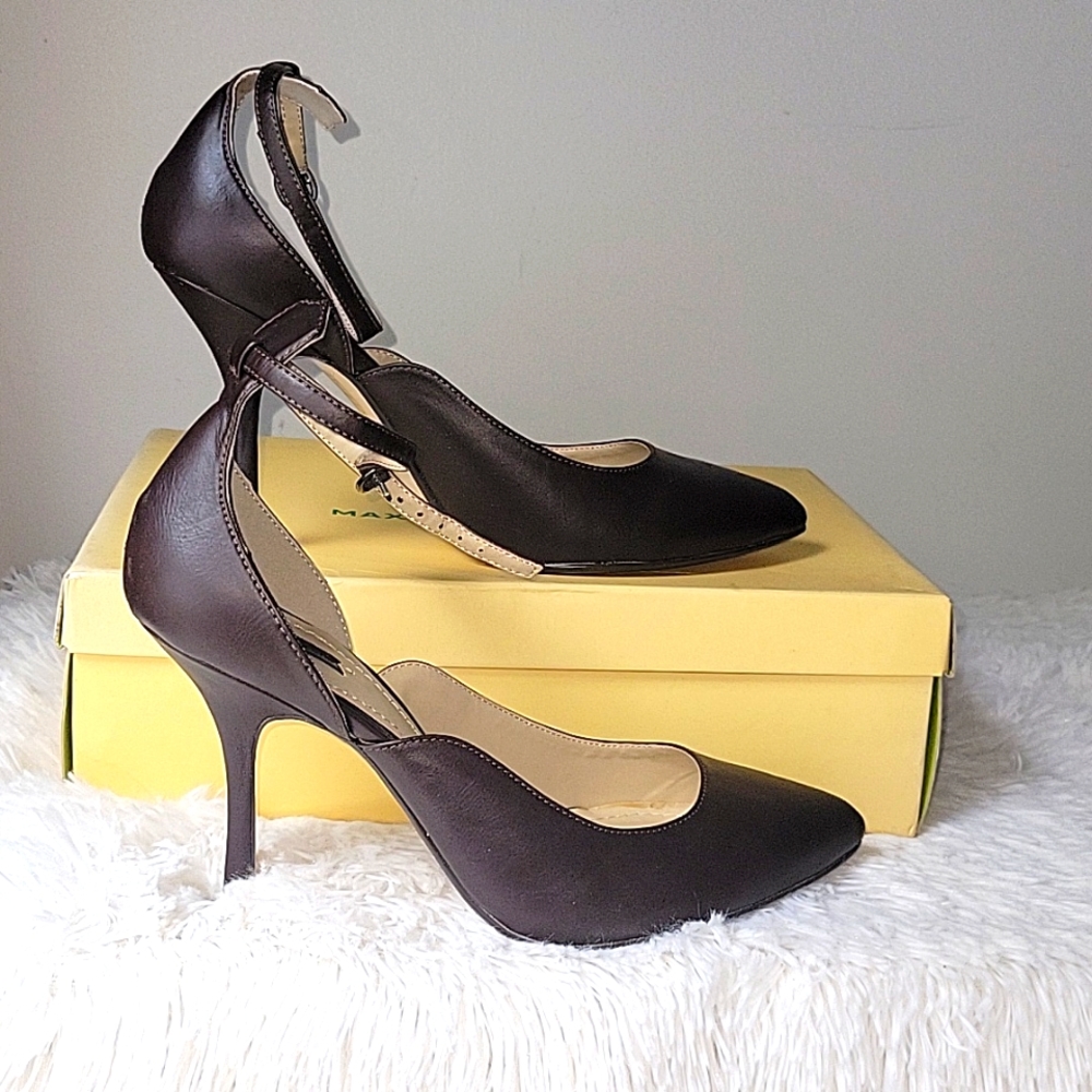 MAX Studio Teran Pumps with Ankle Strap US 9.5